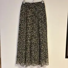 ⭐︎お値下げ⭐︎WEGO 黒地花柄プリーツロングスカート