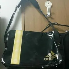 アディダスのエナメルバッグですのサムネイル