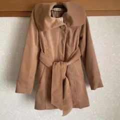 ベージュ 大きな襟 ベルト付きコート