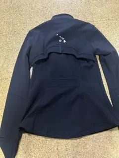 【ハワイ限定】Lululemon ブラック ジップアップジャケット サイズ4 ハワイ限定】Lululemon ブラック ジップアップジャケット サイズ4