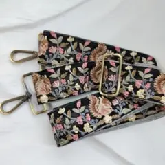 インド刺繍リボンのリス柄のブルー系色のストラップ