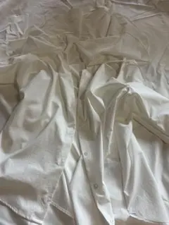 GU ホワイト コットンシャツ　トップス　長袖