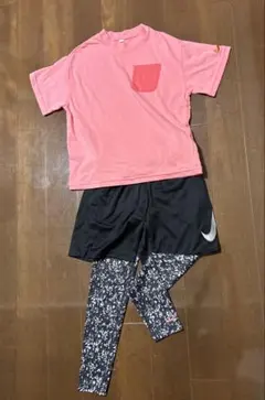 Nike ピンクTシャツ 黒ショートパンツ レギンスセット