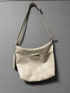 【SHOO-LA-RUE】ベージュ ショルダーバッグ　お値下げOK‼︎のサムネイル