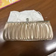 ベージュ サテン プリーツ パーティーバッグ