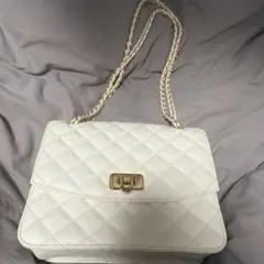 【一度使用】CHARLES & KEITH キルティングチェーンショルダーバッグ