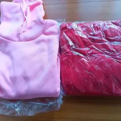 ピンクと赤のパーカー耳付き