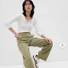 GAP モダン ヘンリーネックTシャツ