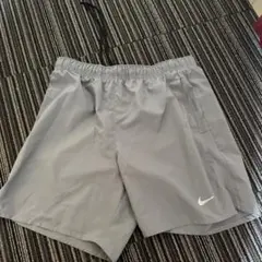 Nike グレー ショートパンツ