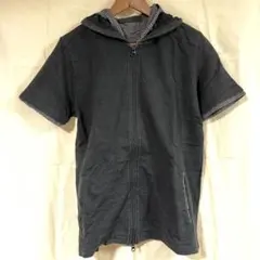 PLUS ONEフード付き黒とドット柄の半袖パーカー