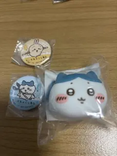 ちいかわ　おかおミニシリコンポーチ　ちいかわくら寿司　缶バッジ　ハチワレセット