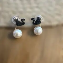 スワロフスキーブラックスワンピアス