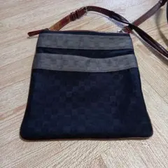 LOEWE アナグラム ショルダーバッグ ブラックです。のサムネイル