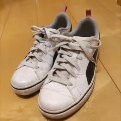 ピンク スニーカー