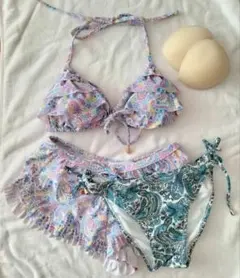 水着　セパレート　ビキニ　パンツタイプ　ペイズリー柄　パット付き　フリル