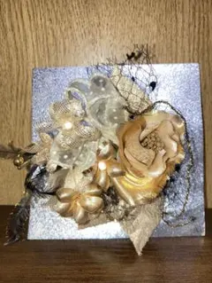 ゴールド系 花モチーフ ブローチ