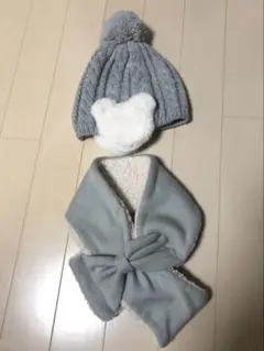 グレー 耳当てつきニット帽とマフラーセット