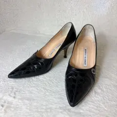 【美品】マノロブラニク クロコ型押し ポインテッドトゥ パンプス ビジュー 黒のサムネイル