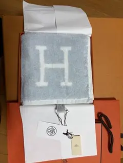 HERMESハンドタオル　コットン100% 箱付き、リボン、袋あり