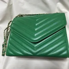 グリーン ショルダーバッグ チェーンストラップ付き