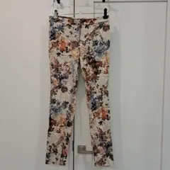 ZARA BASIC 花柄 カジュアルパンツ XSサイズのサムネイル