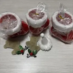 サンタ帽3個セットとファーの耳飾り
