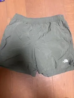 The North Face NB4205 ショートパンツ オリーブグリーン