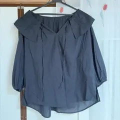 オフショルダー ダークグレー シャツ F