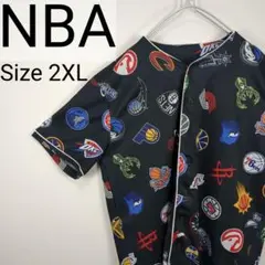 【美品】NBA　チームロゴ　シャツ　ゲームシャツ　総柄　2XL　マルチカラーのサムネイル