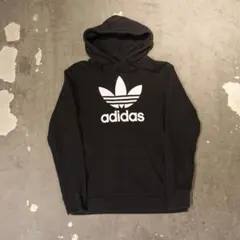 adidas トレフォイルロゴ プリントスウェットパーカー 黒 アディダス