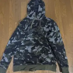 UNDER ARMOUR 迷彩柄 フード付きパーカー