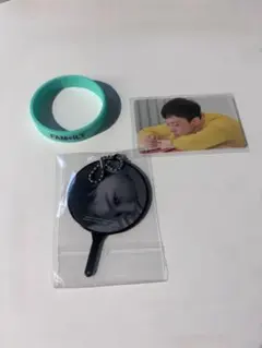 G-DRAGON ファンミーティング カード 缶バッジ うちわ - メルカリ