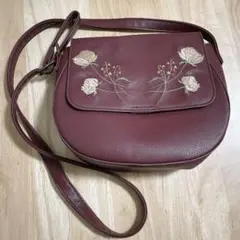アースミュージックアンドエコロジー　花柄刺繍 ショルダーバッグ ボルドーのサムネイル
