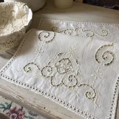 フランスアンティークஐ⋆*優しい色合いの刺繍クロス