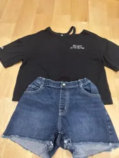 ショルダーブラックロゴTシャツのサムネイル