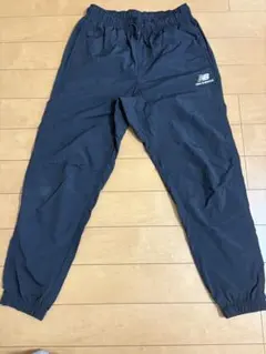 New Balance ブラックナイロンパンツ
