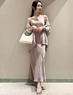 新品未使用、タグ付き　SNIDEL レイヤードデザインサテンキャミワンピース