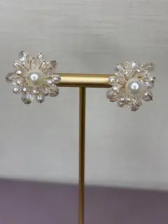 花形 パール クリスタル風ビーズ イヤリング 白