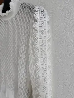 ZARAレース付きホワイト長袖トップス