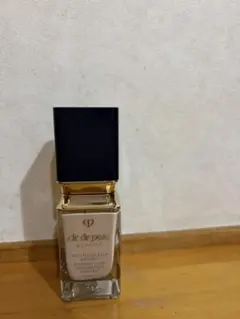 クレ・ド・ポーボーテ　タンフリュイドエクラ ナチュレ　 オークル10