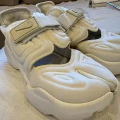 Nike ホワイト ストラップ付き　アクアリフト２５センチ39
