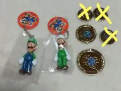 スーパーマリオ マスコットフィギュアとコイン