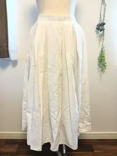 サマンサモスモス　ホワイト プリーツ ロングスカート