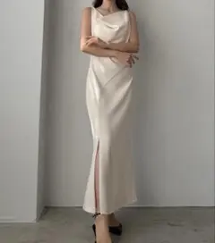 ドレープ前ファスナースリットキャミワンピース