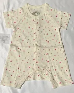 【新品】【ベビー６０】【送料込み】千趣会　半袖ロンパース　アイボリー系ハート柄