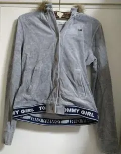 Tommy Girl フード付きグレー パーカー