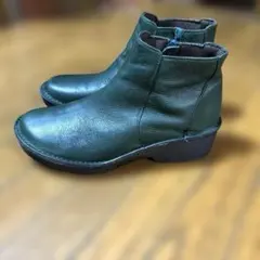 インコルジェ ブーツ