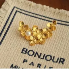 ブローチ 新品未使用品 ゴールド 花モチーフ パール　SHEIN