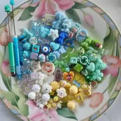 カスタムボールペン1本、タッチペン1本各種ビーズ70個セット