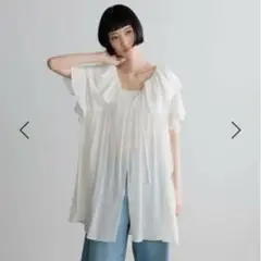 タグ付新品★LOWRYS FARM ヨウシュウフリルチュニックブラウスＳＳのサムネイル